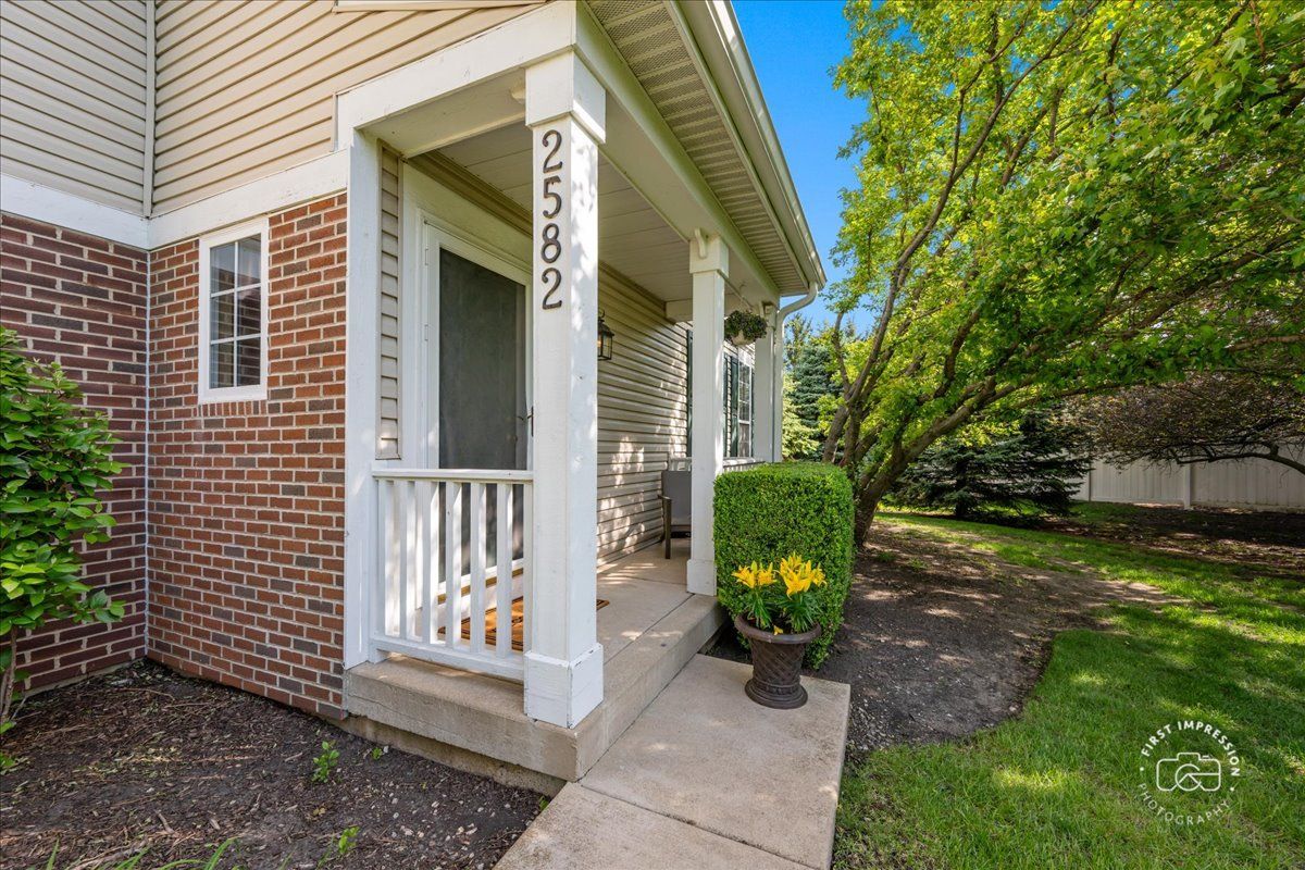 2582 Lorraine Circle #2582, Geneva, IL 60134