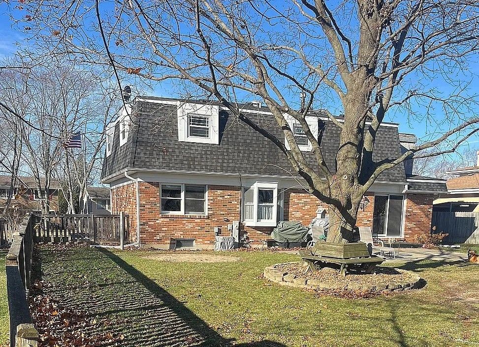 533 N Beck Road, Lindenhurst, IL 60046