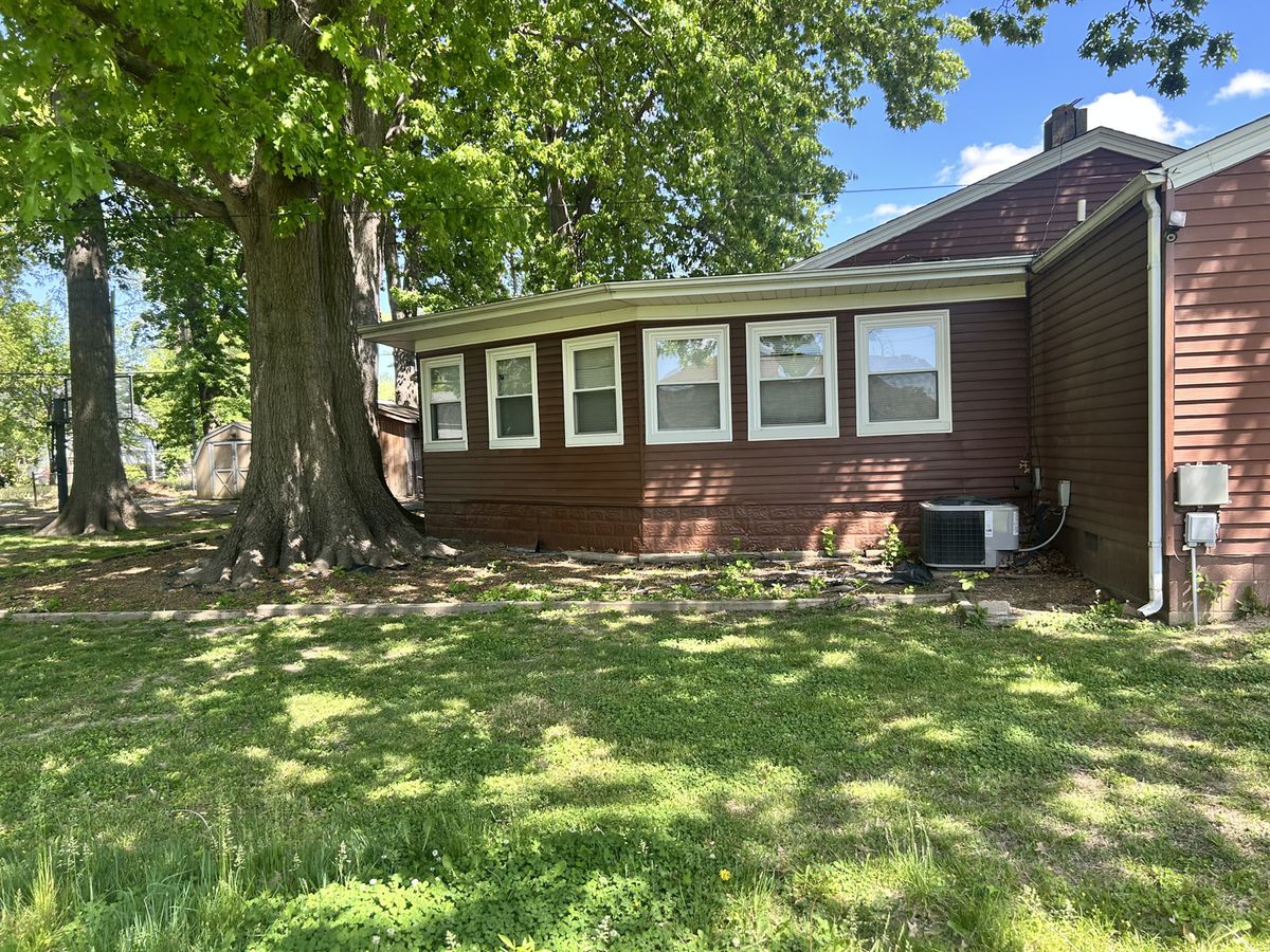 511 W 5TH Street, Benton, IL 62812