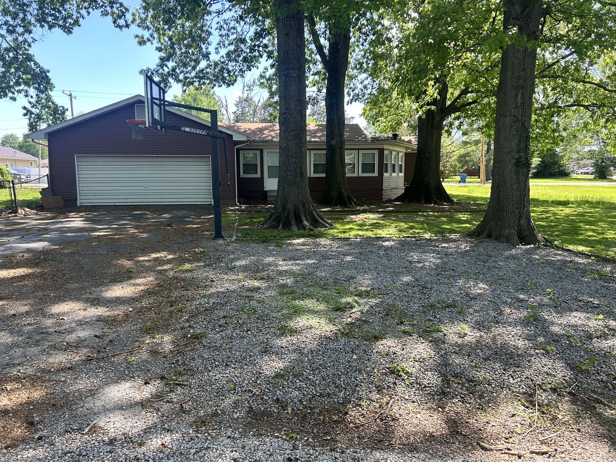 511 W 5TH Street, Benton, IL 62812