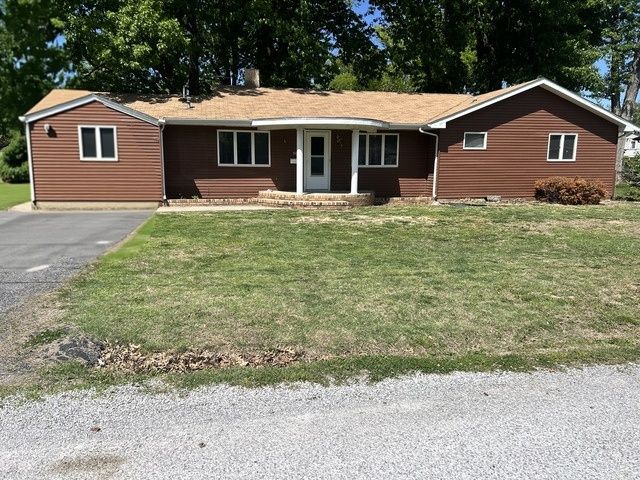 511 W 5TH Street — Benton, IL 62812