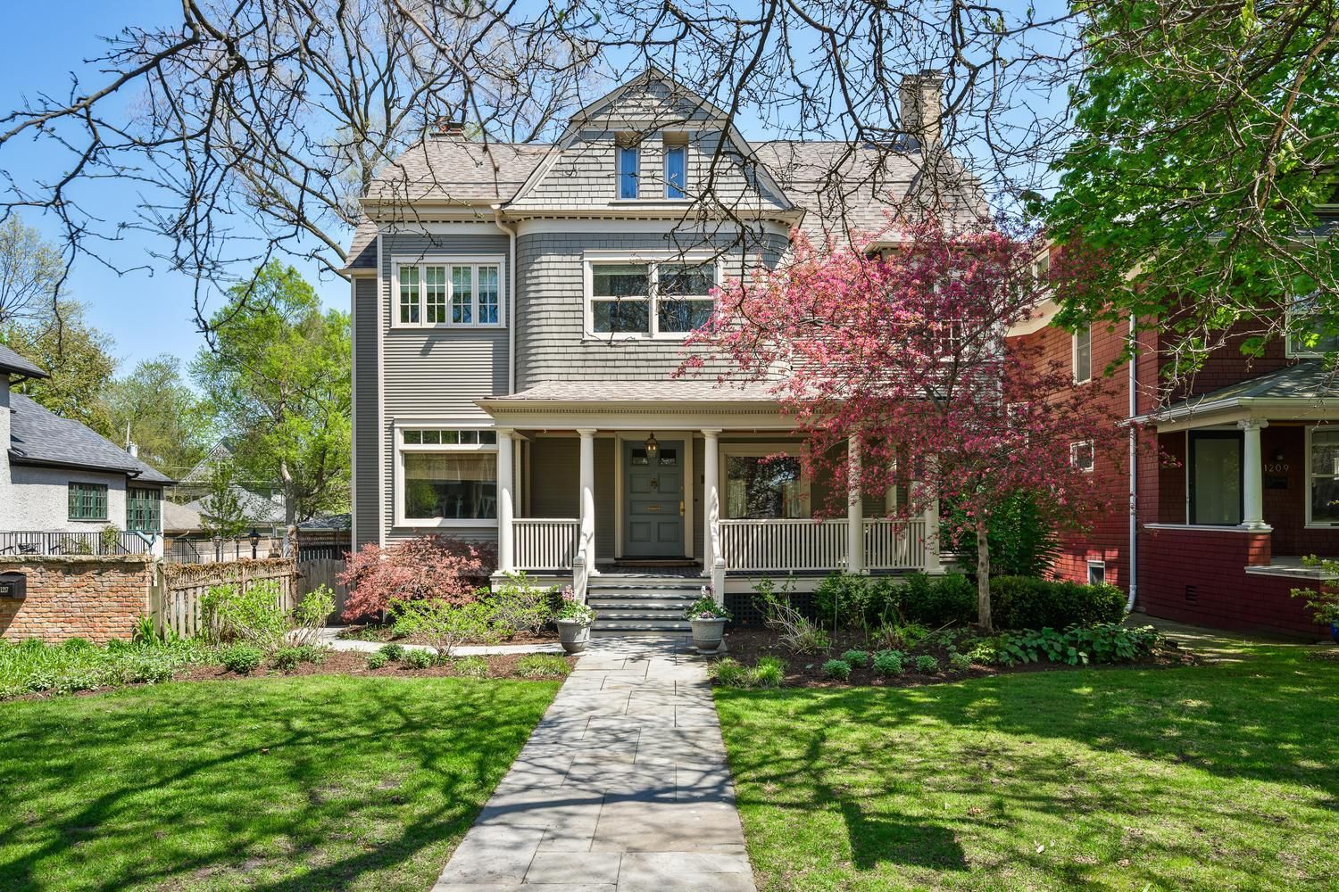 1211 Hinman Avenue — Evanston, IL 60202