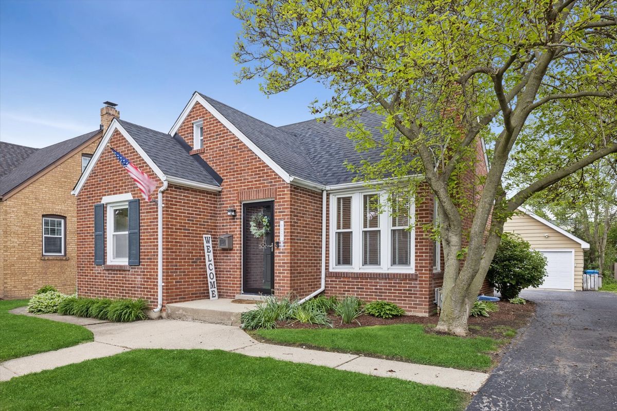 923 Fairfield Avenue, Elmhurst, IL 60126