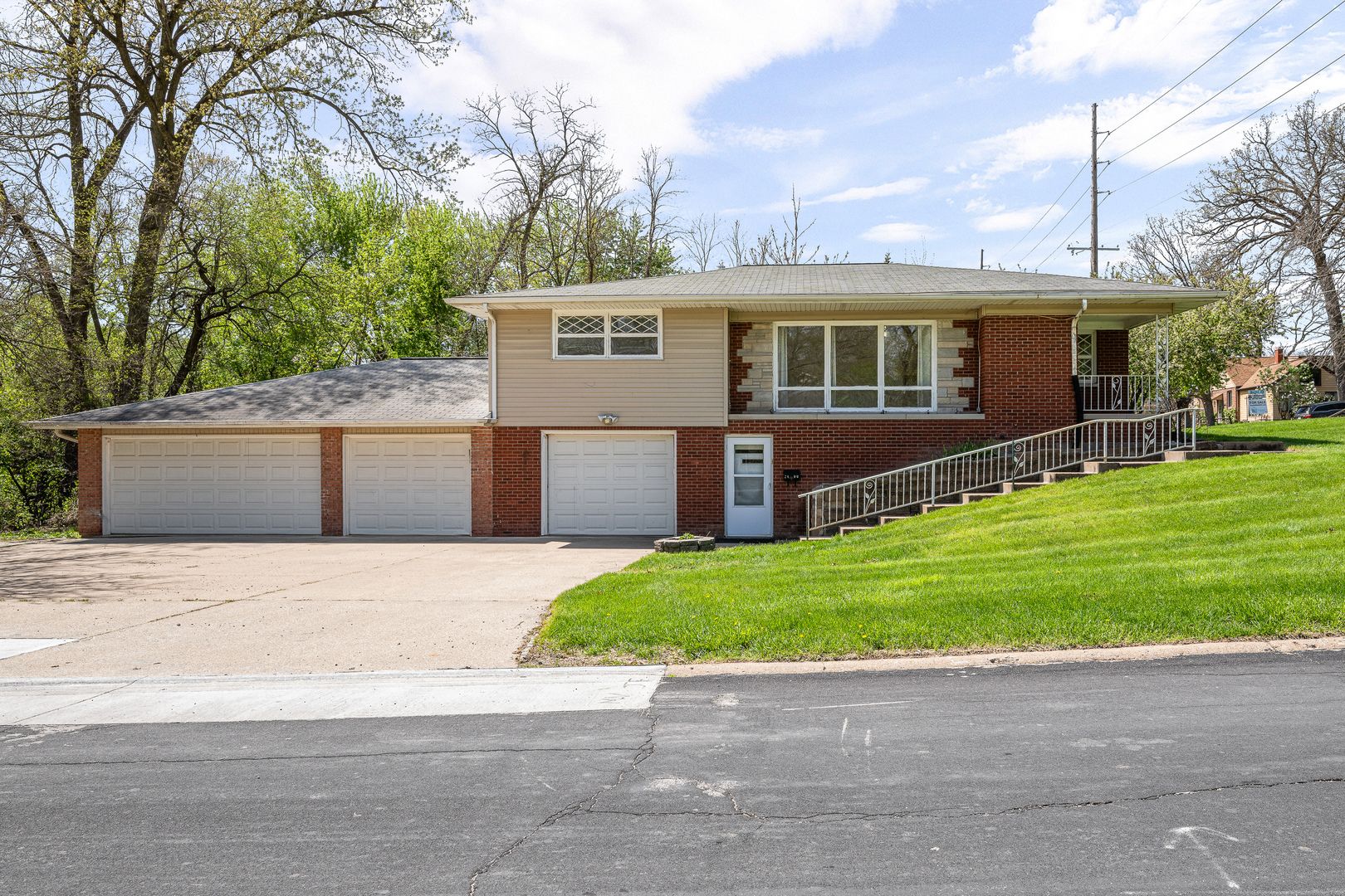 2400 27th Street — Rock Island, IL 61201