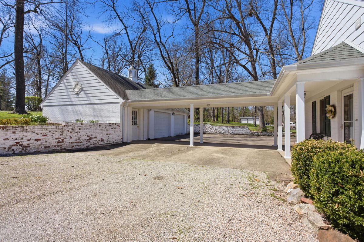 471 Sulphur Lane, Paris, IL 61944