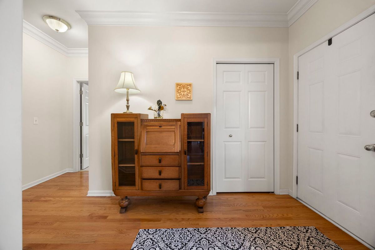 1N165 Mission Court, Winfield, IL 60190