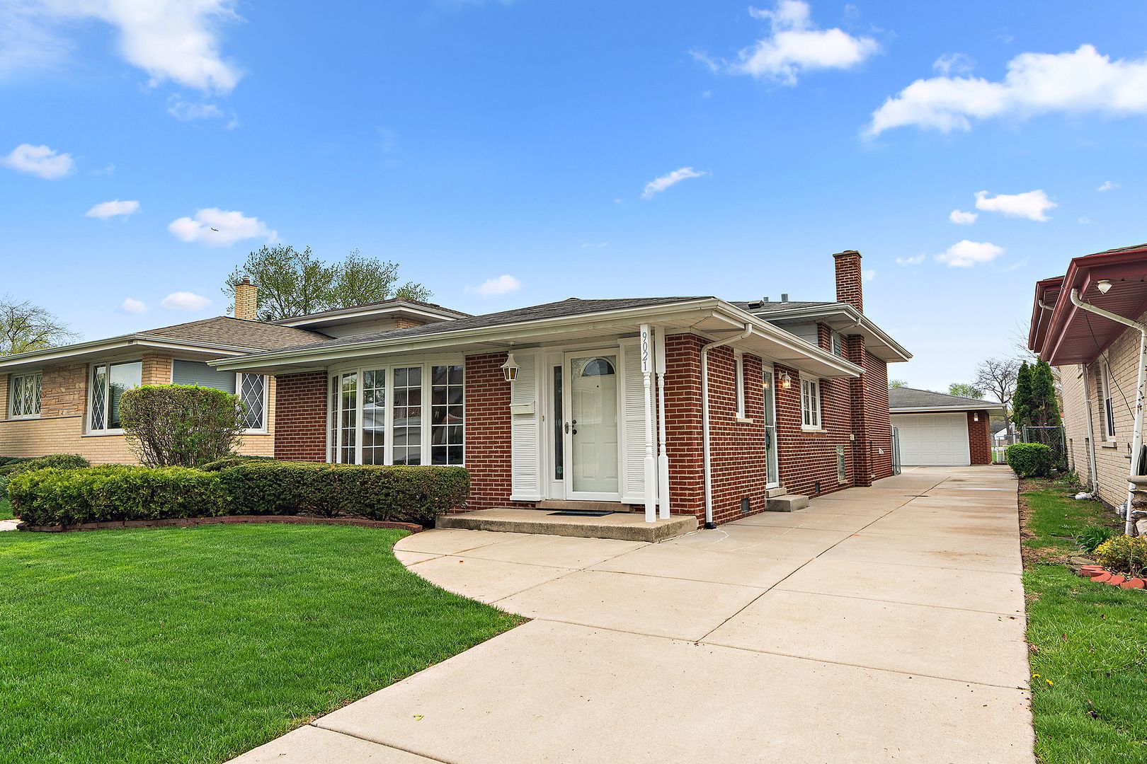 9021 S Francisco Avenue — Evergreen Park, IL 60805