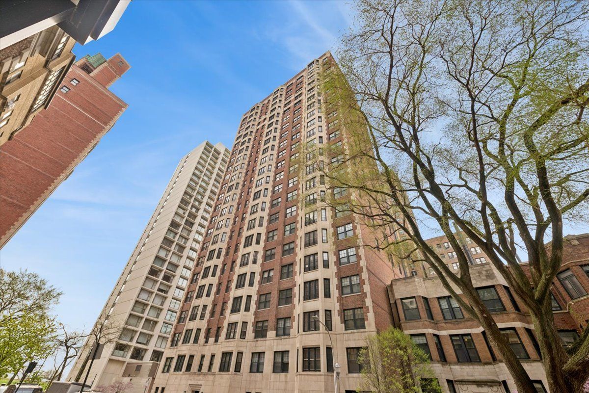 421 W MELROSE Street #6C — Chicago, IL 60657