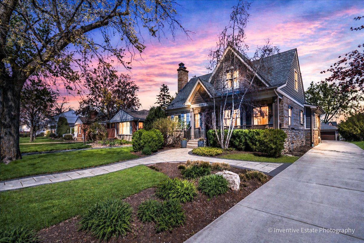 305 Clinton Avenue, Elmhurst, IL 60126