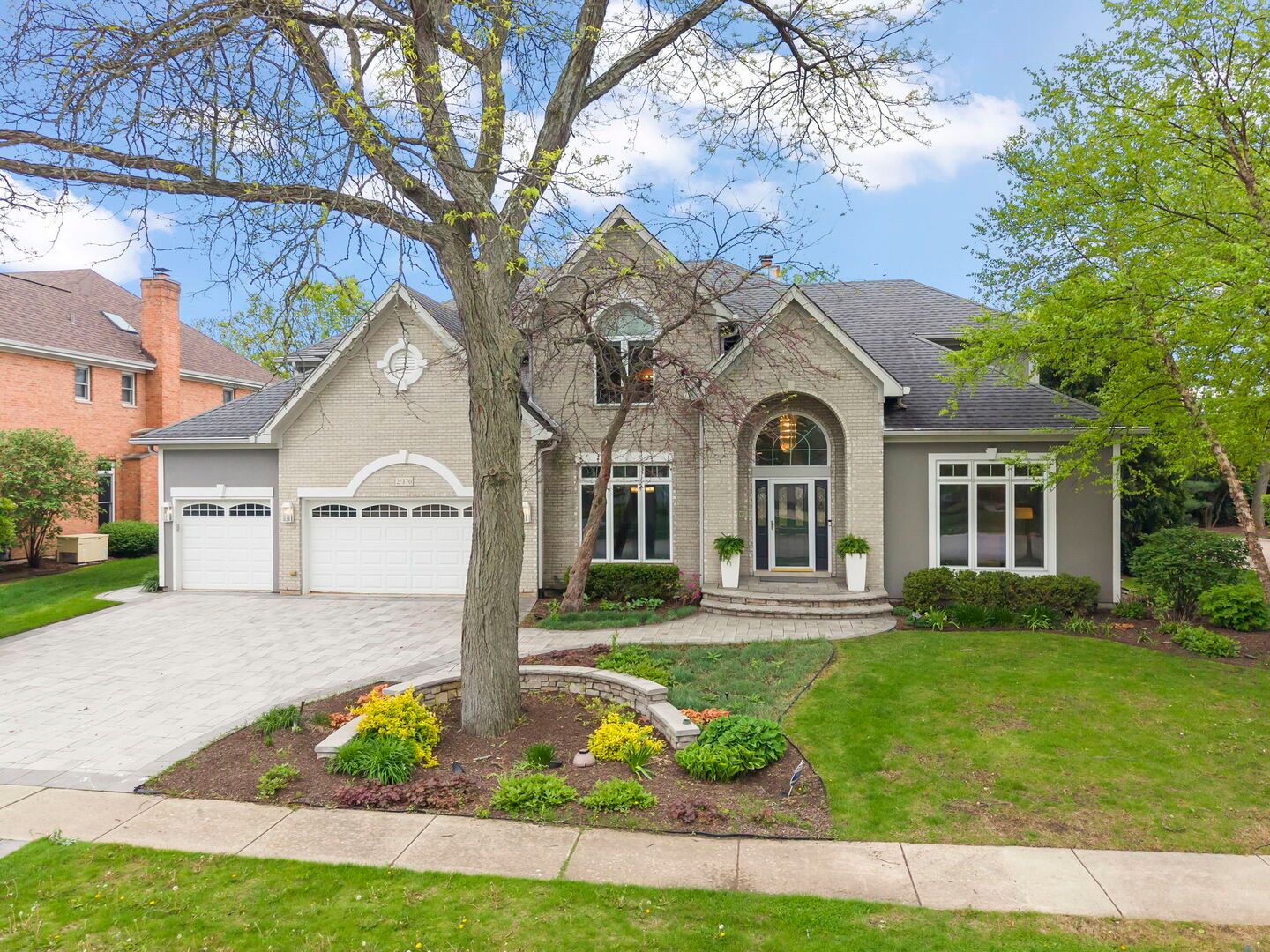 2S370 Canterbury Court — Glen Ellyn, IL 60137
