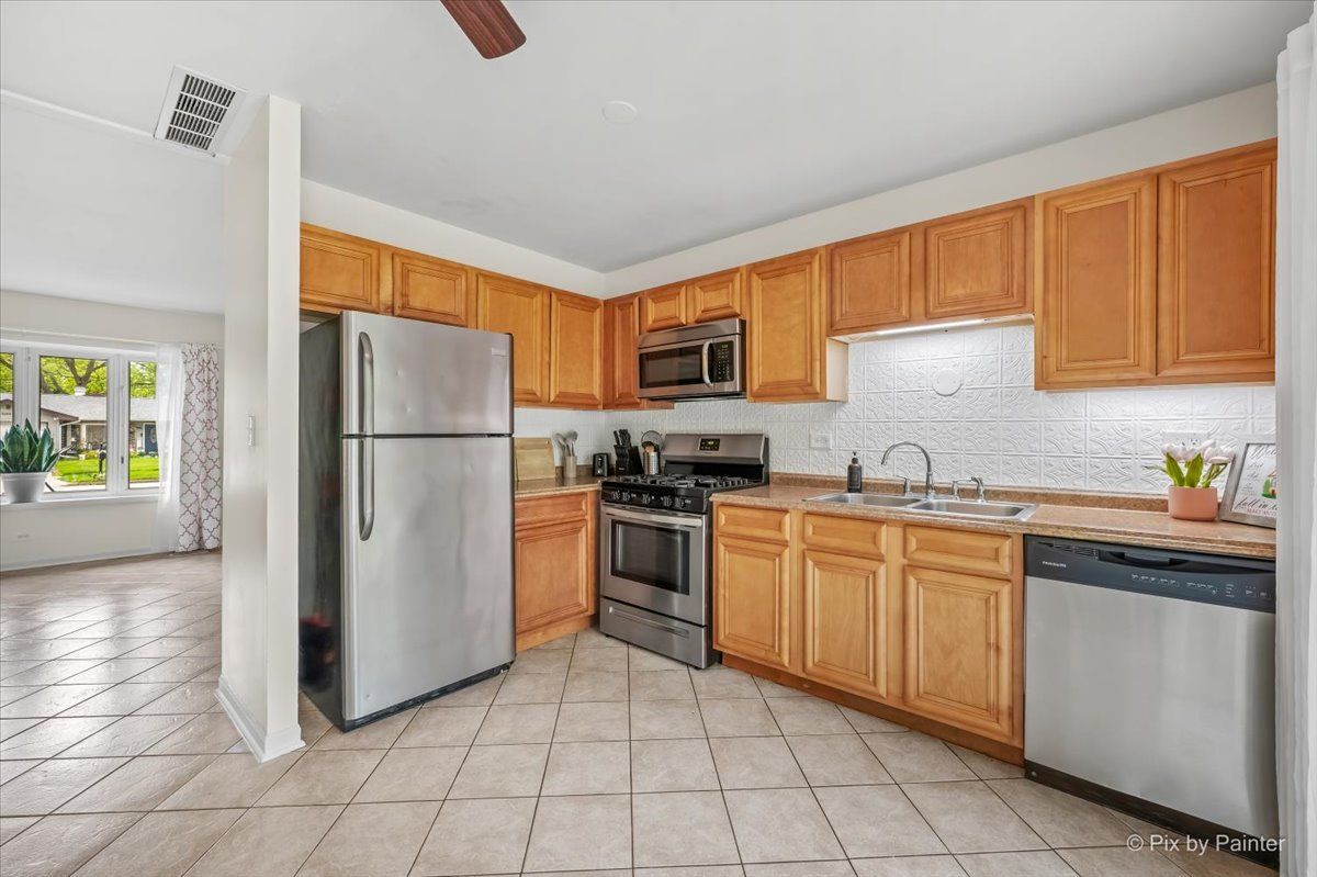 1185 Case Lane, Elgin, IL 60120
