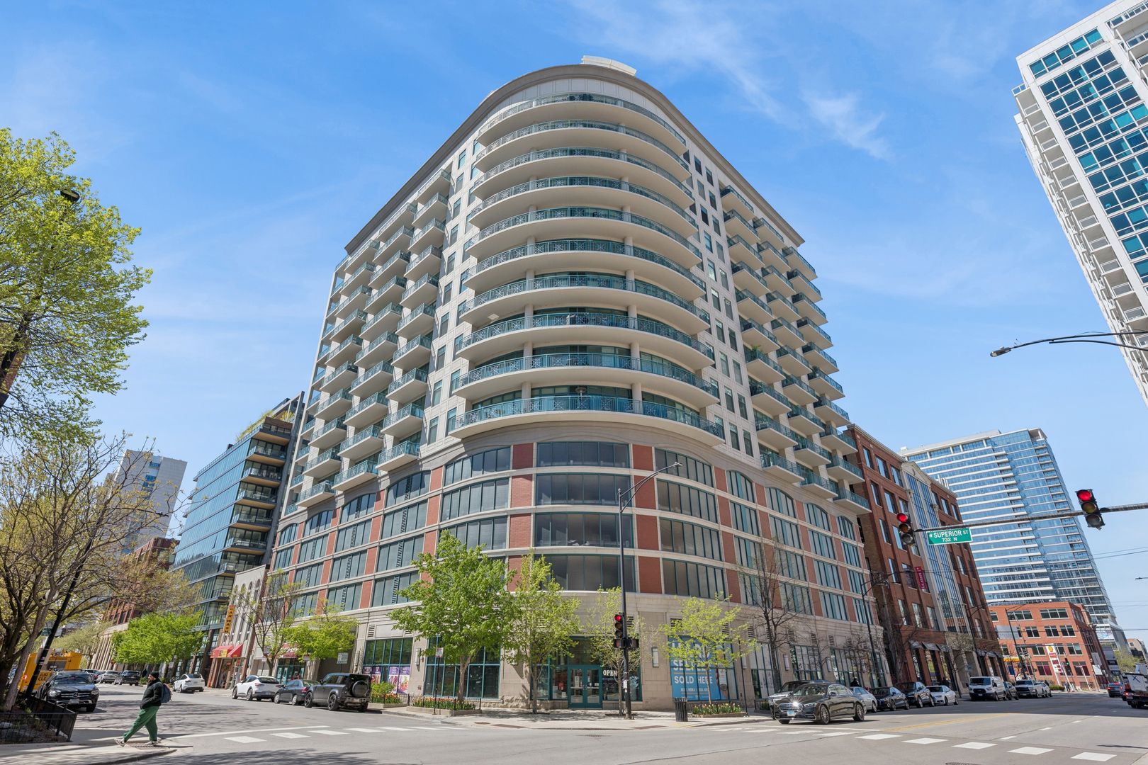 340 W Superior Street #805 — Chicago, IL 60654