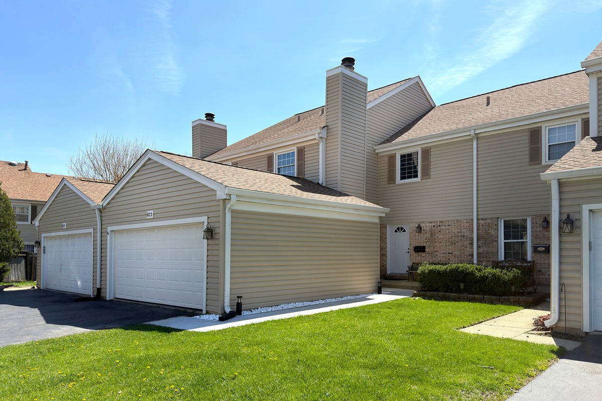 823 Banyan Drive, Elk Grove Village, IL 60007