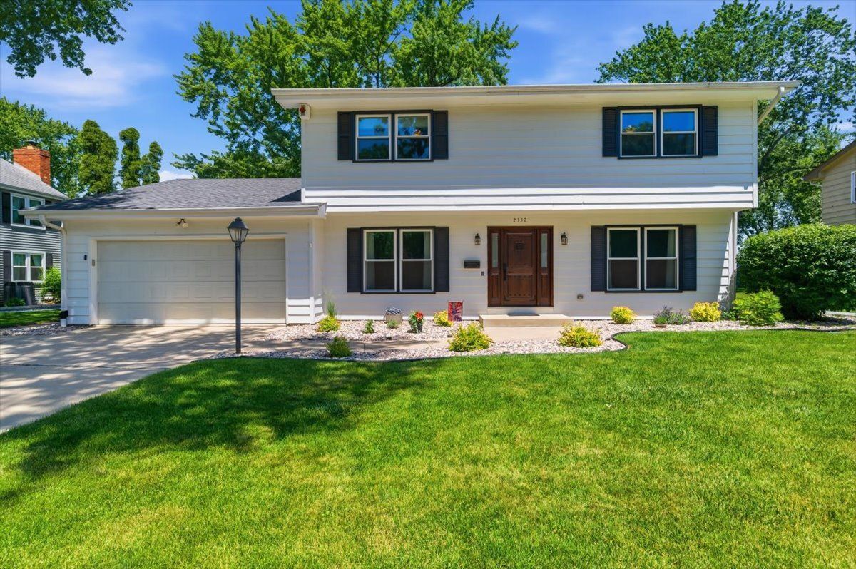 2357 Wyckwood Drive — Aurora, IL 60506