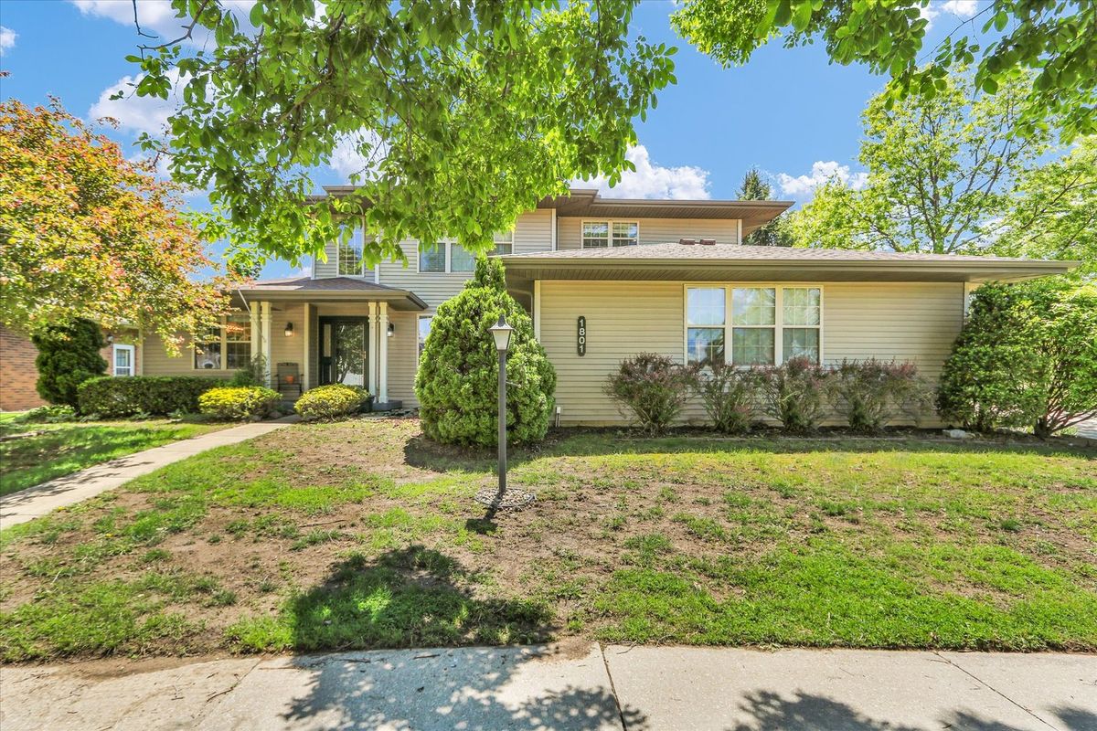 1801 Trails Drive, Urbana, IL 61802