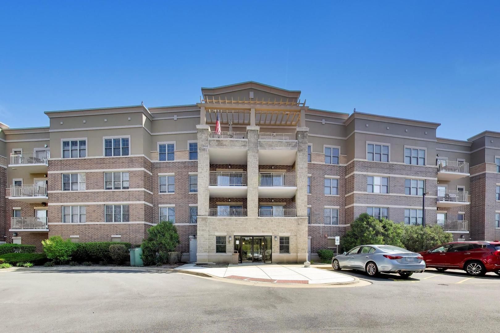 105 Lakeview Drive #307 — Bloomingdale, IL 60108