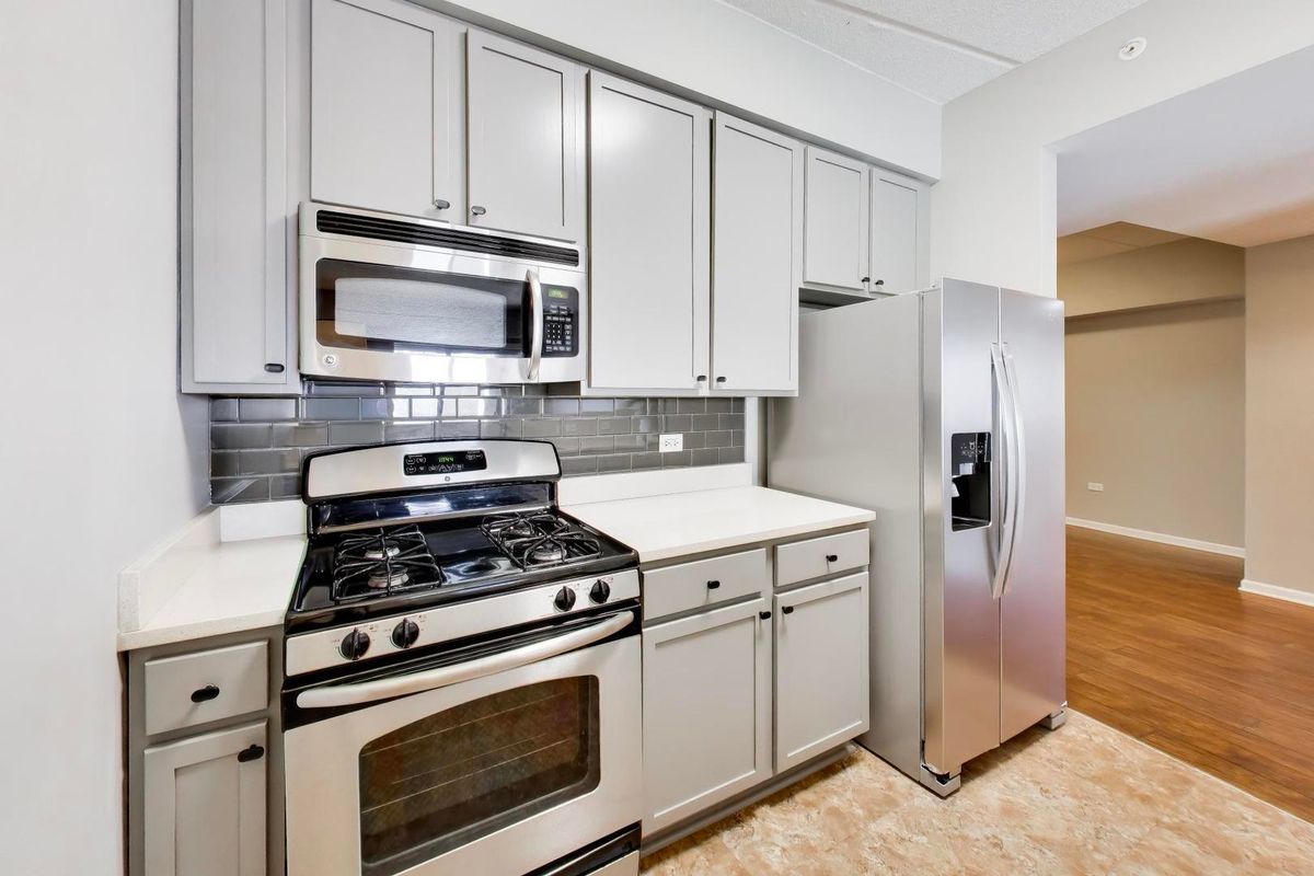 105 Lakeview Drive #307, Bloomingdale, IL 60108