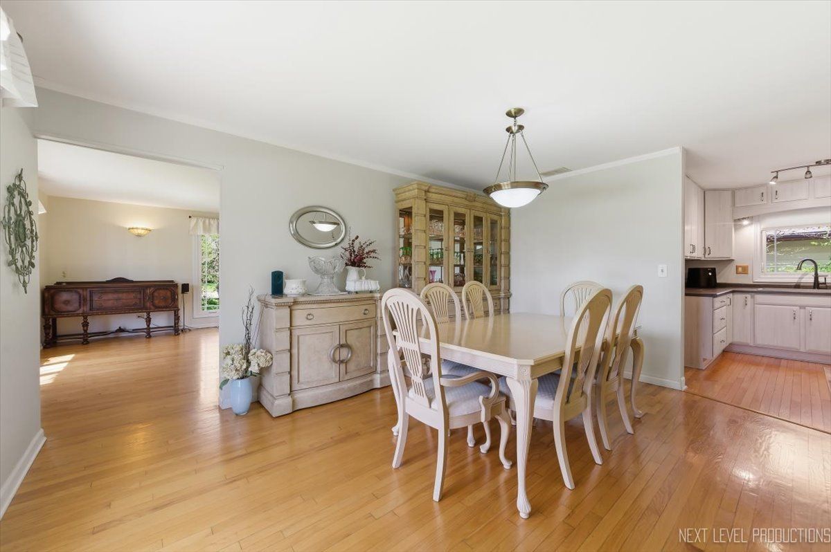 27W300 Williams Street, Winfield, IL 60190