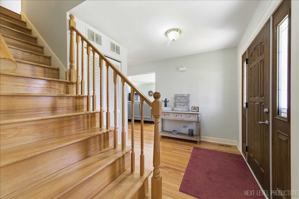 27W300 Williams Street, Winfield, IL 60190