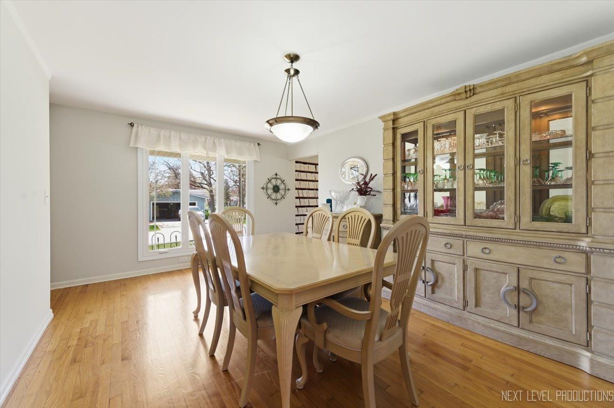 27W300 Williams Street, Winfield, IL 60190