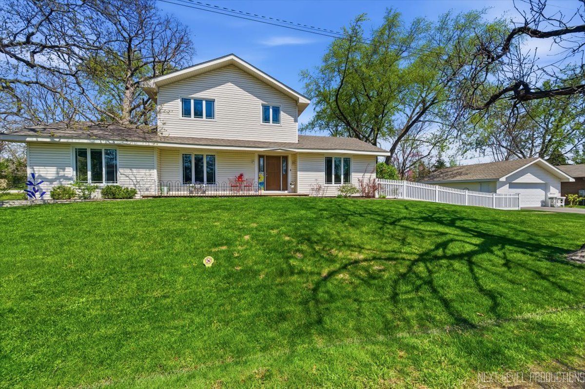 27W300 Williams Street — Winfield, IL 60190