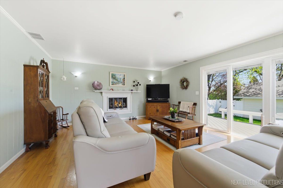 27W300 Williams Street, Winfield, IL 60190