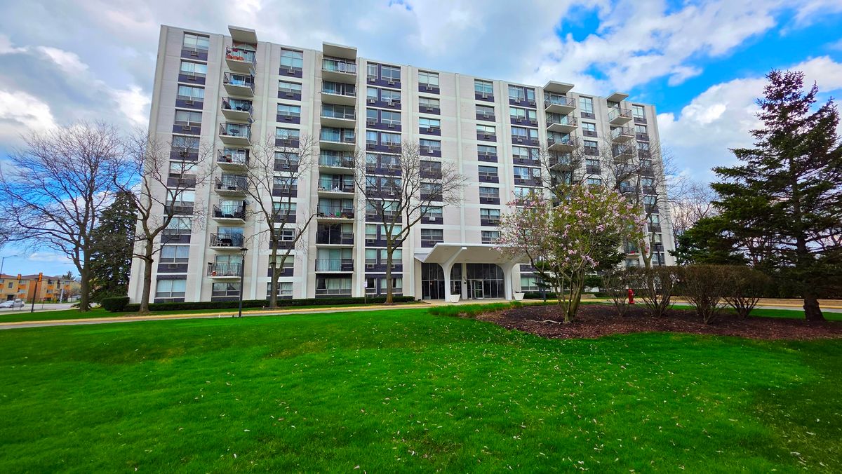 9001 Golf Road, Des Plaines, IL 60016