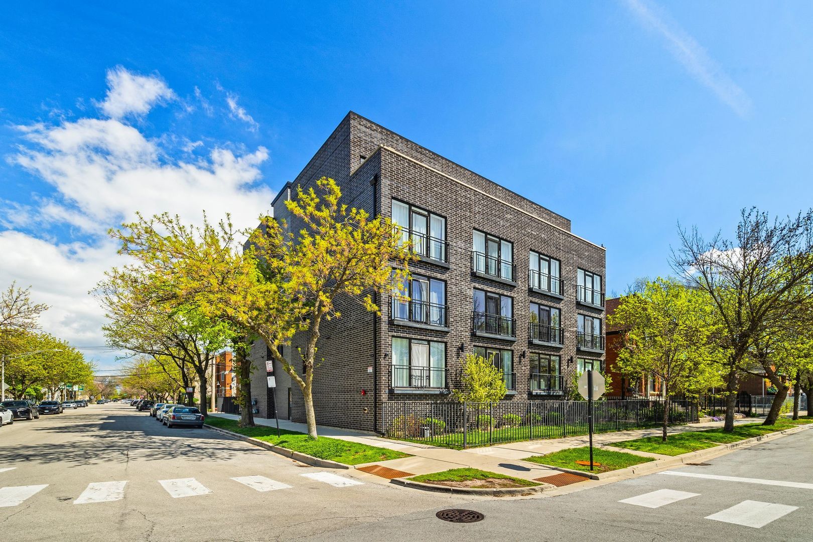 35 S Hoyne Avenue #1B — Chicago, IL 60612