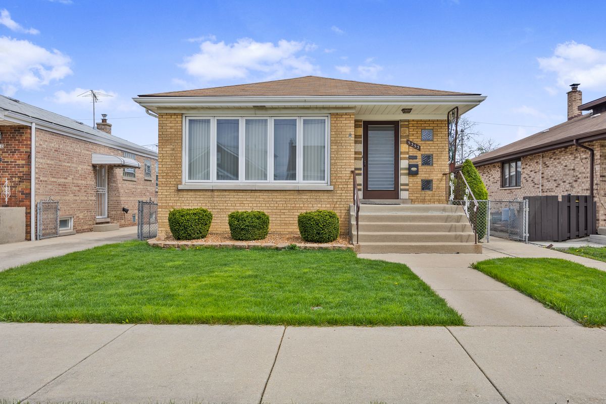 5353 Moody Avenue, Chicago, IL 60638