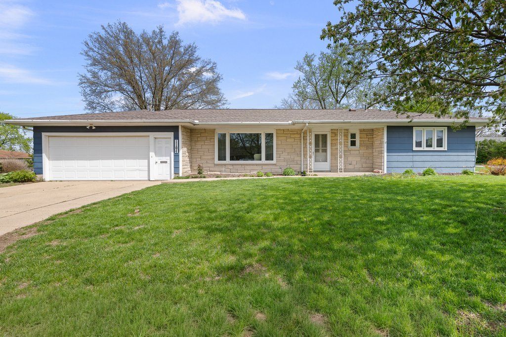 1104 3rd Street — Dewitt, IA 52742