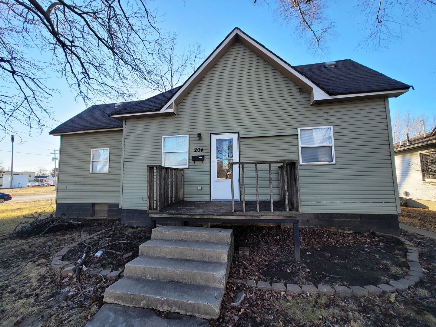 204 N Sycamore Street — Villa Grove, IL 61956