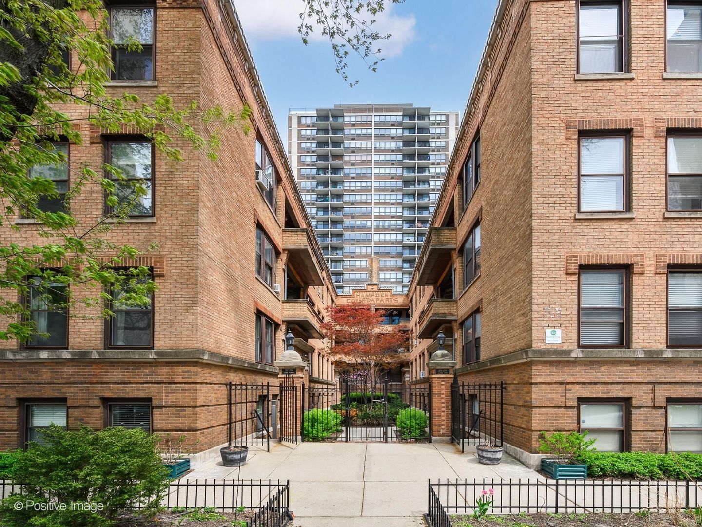 2745 N Hampden Court #1E — Chicago, IL 60614