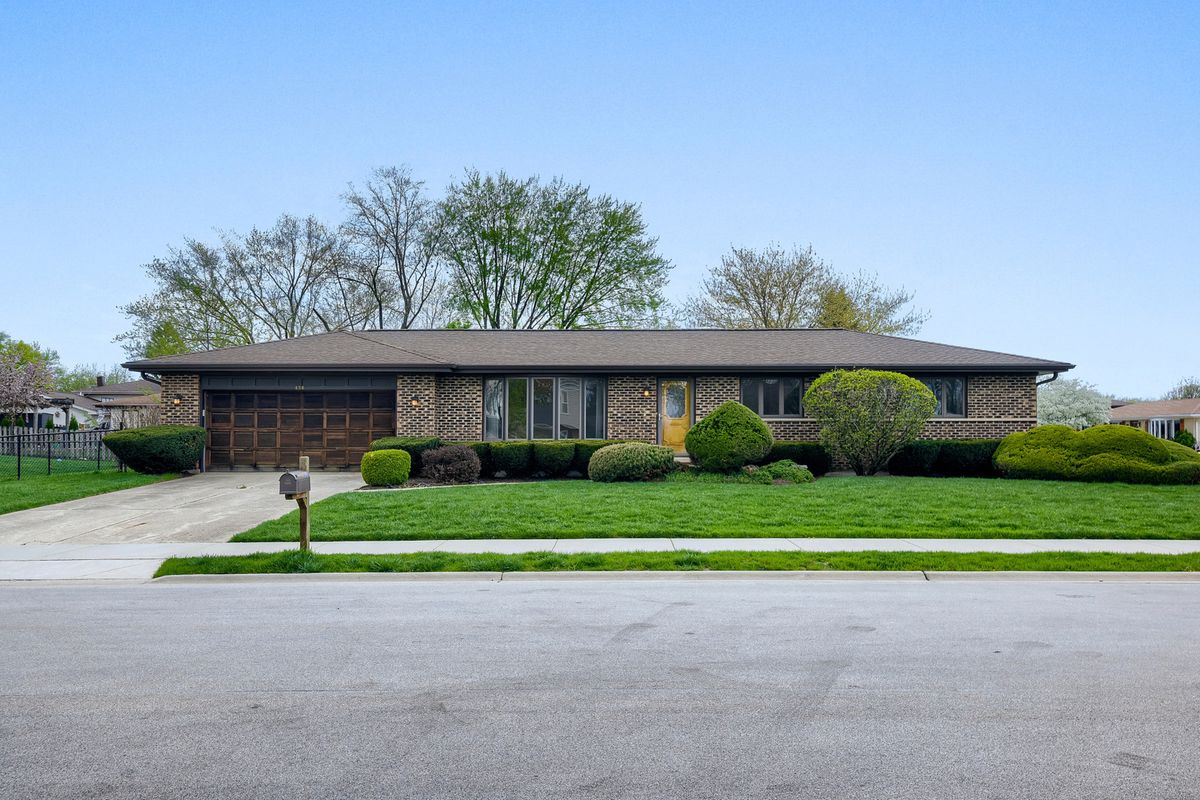 496 Sheridan Lane, Schaumburg, IL 60193