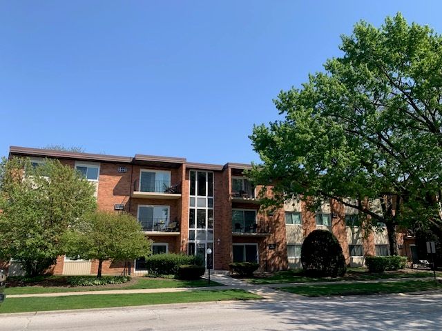 9721 S Keeler Avenue #102 — Oak Lawn, IL 60453