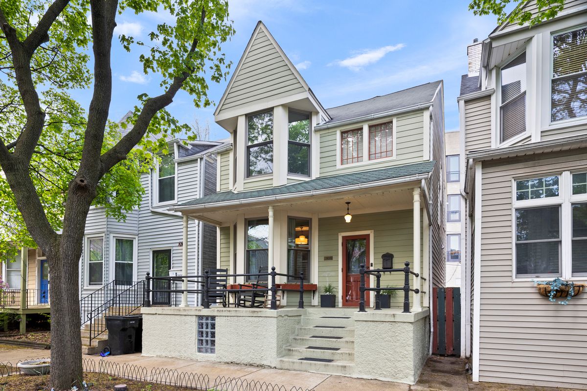 3438 Paulina Street, Chicago, IL 60657