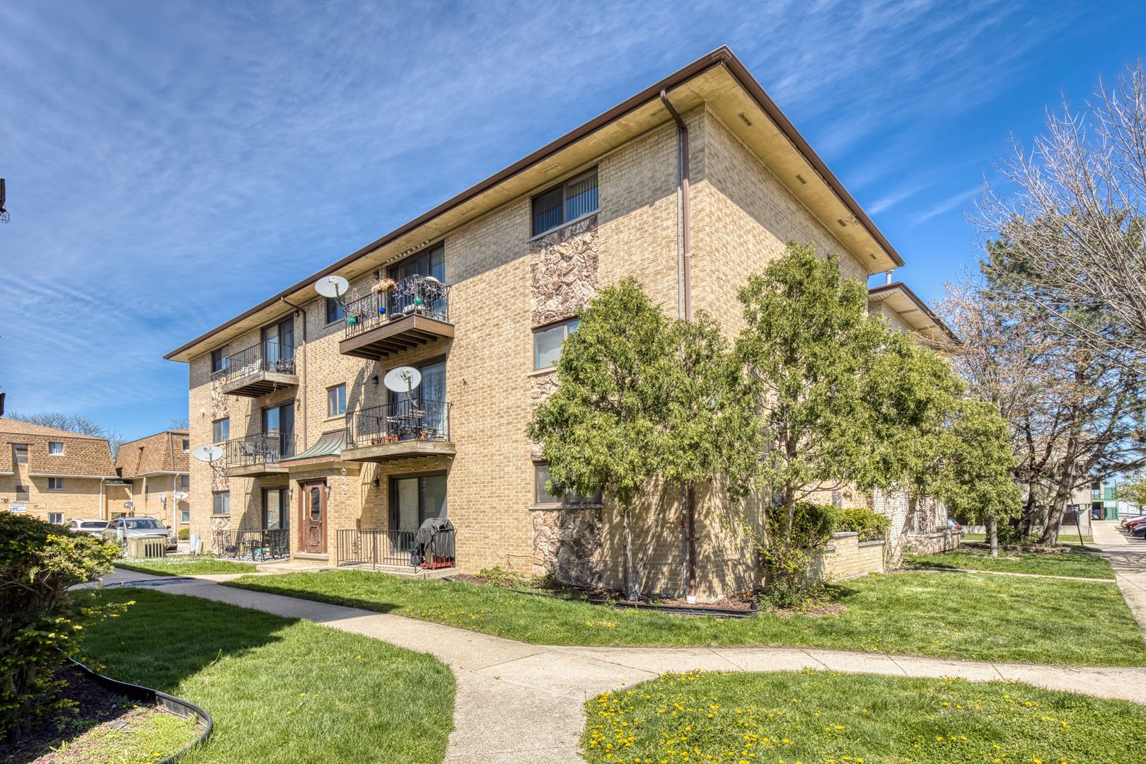 8504 W Catherine Avenue #2N — Chicago, IL 60656