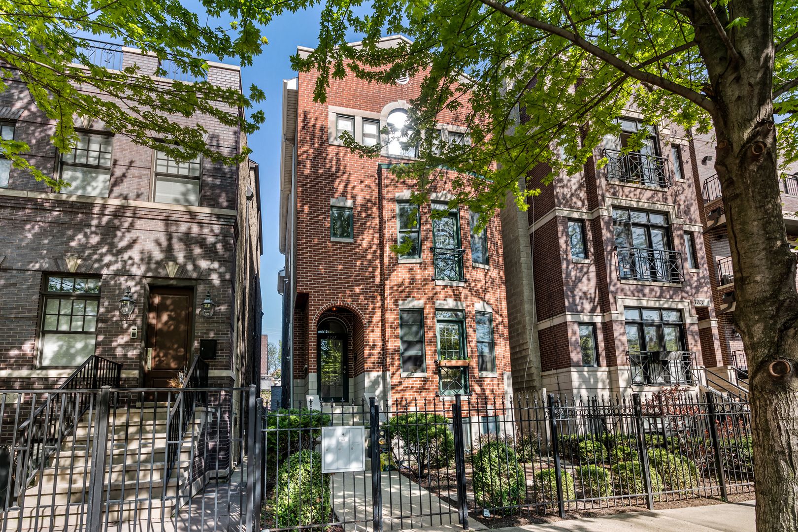 2737 N Southport Avenue #3 — Chicago, IL 60614