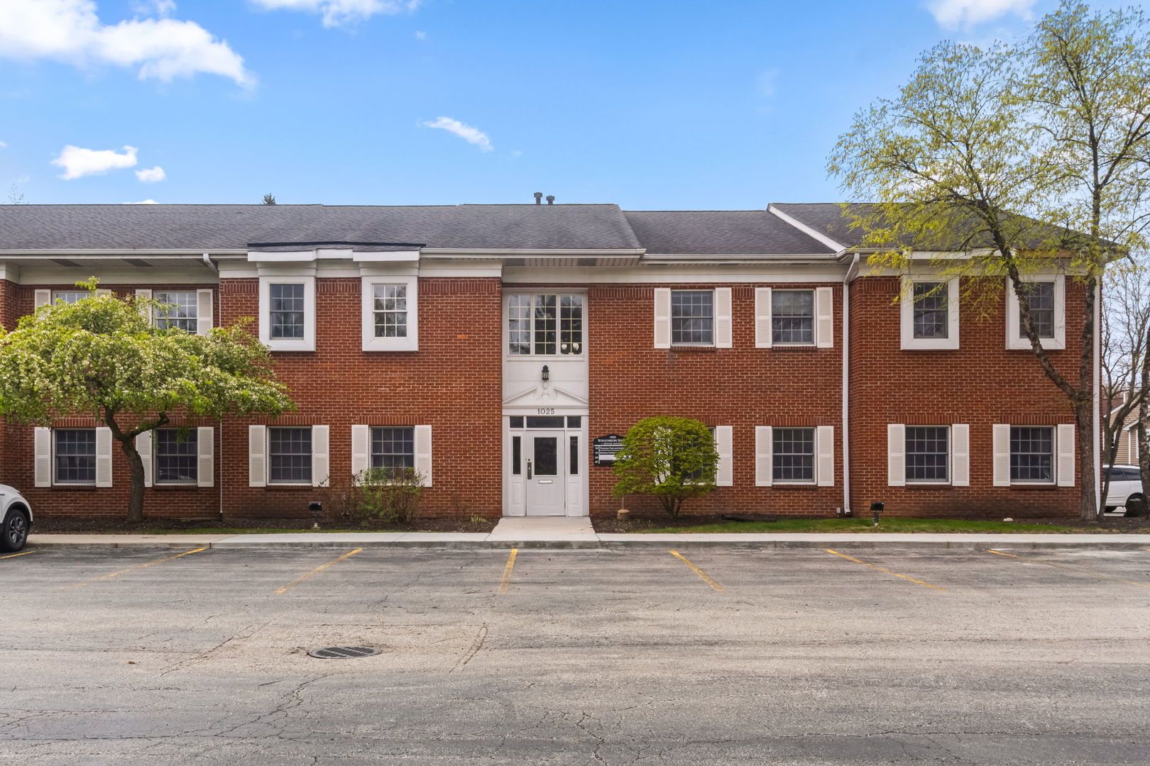 1025 W Wise Road #200 — Schaumburg, IL 60193