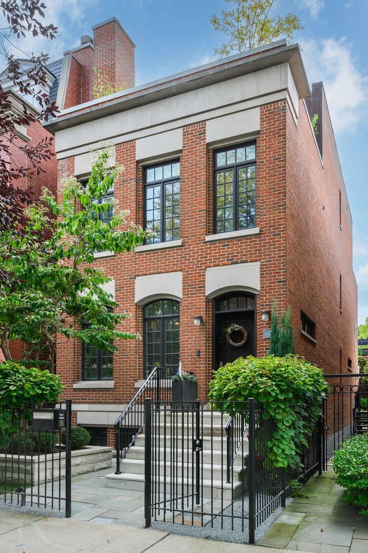 2122 Magnolia Avenue, Chicago, IL 60614