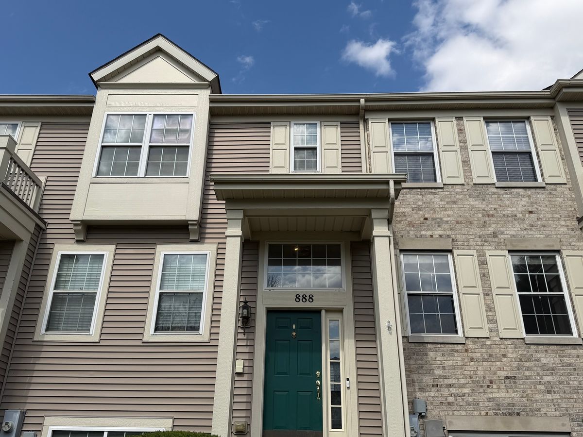 888 Galway Lane, Pingree Grove, IL 60140