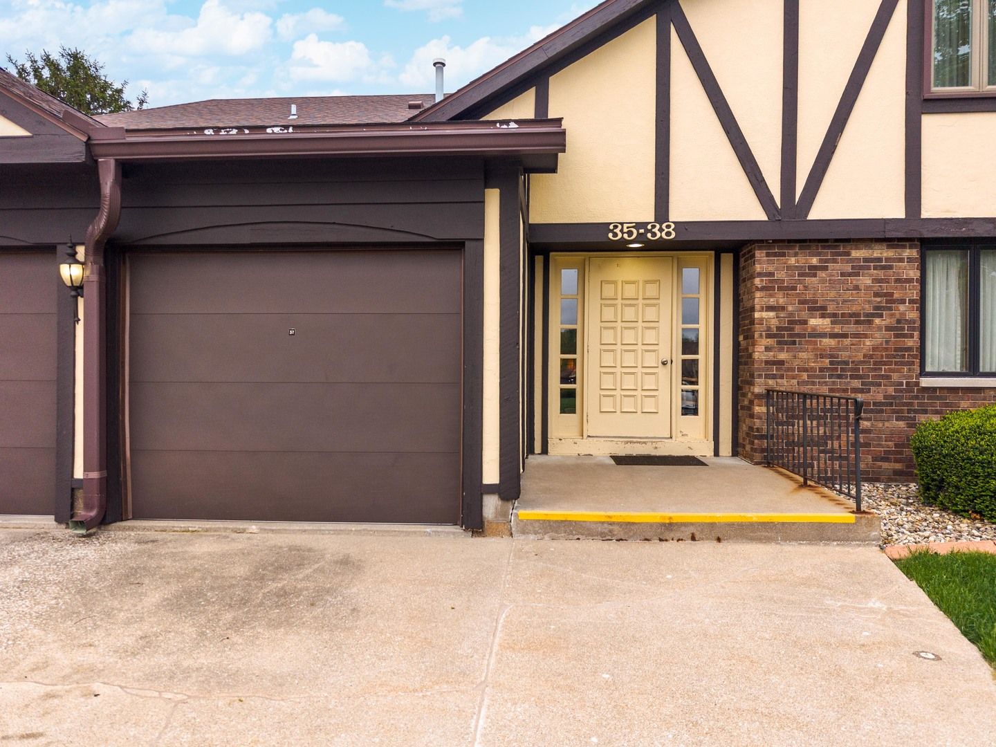 37 Crystal Court #A-1 — Pontiac, IL 61764