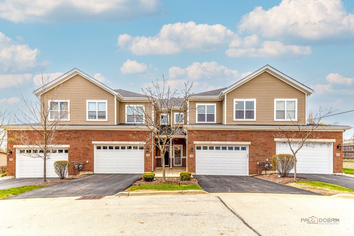 2390 Newberry Lane, Palatine, IL 60074