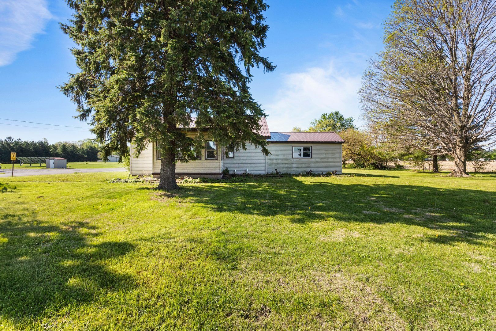 9032 US Route 150 — Oakwood, IL 61858