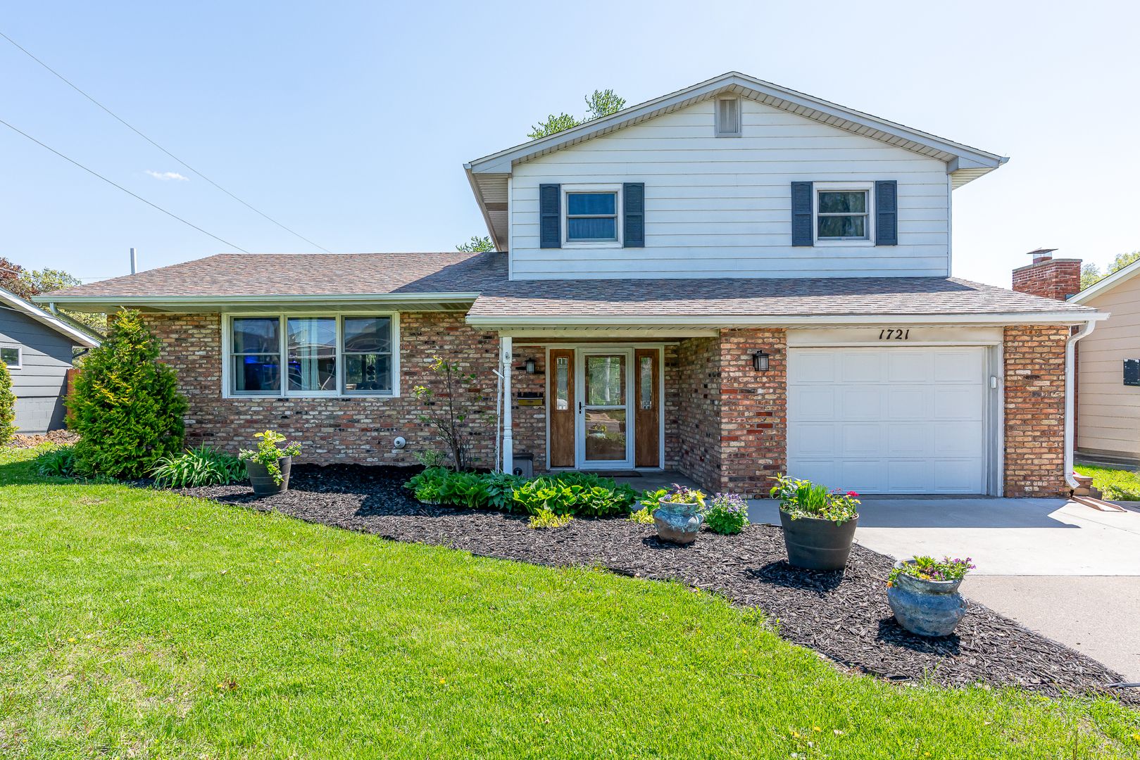 1721 Valley Vista Drive — Bettendorf, IA 52722