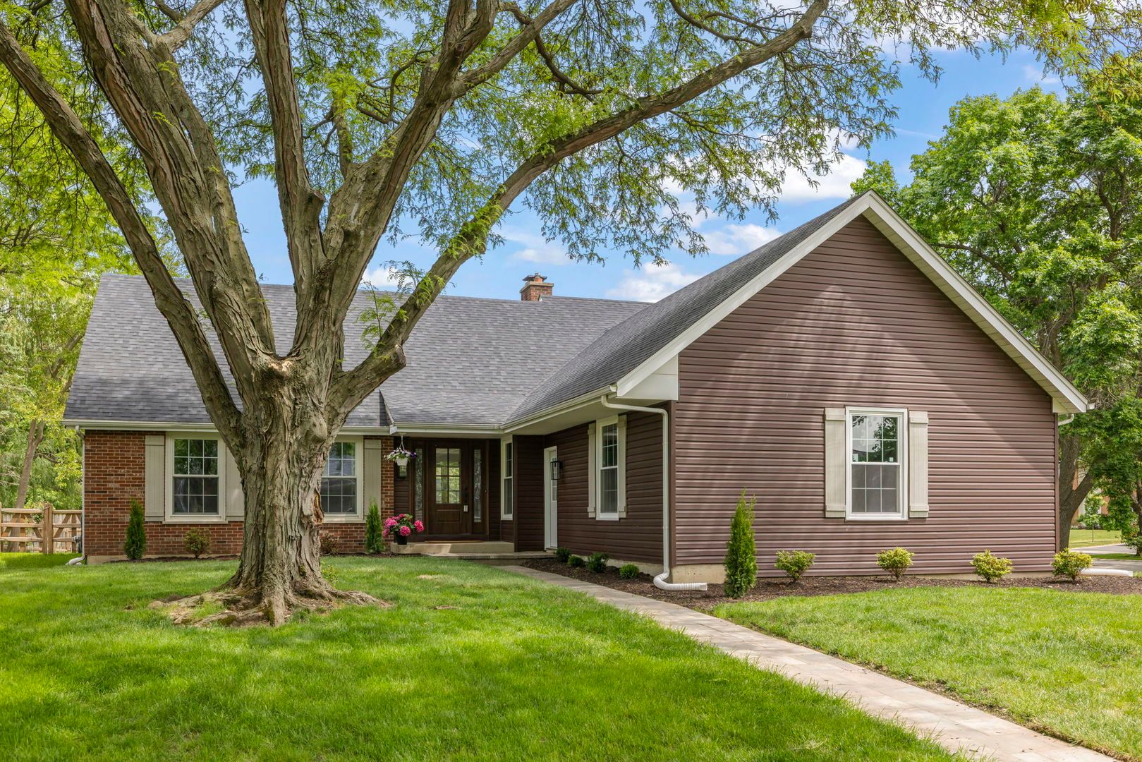 210 Westmoreland Lane — Naperville, IL 60540