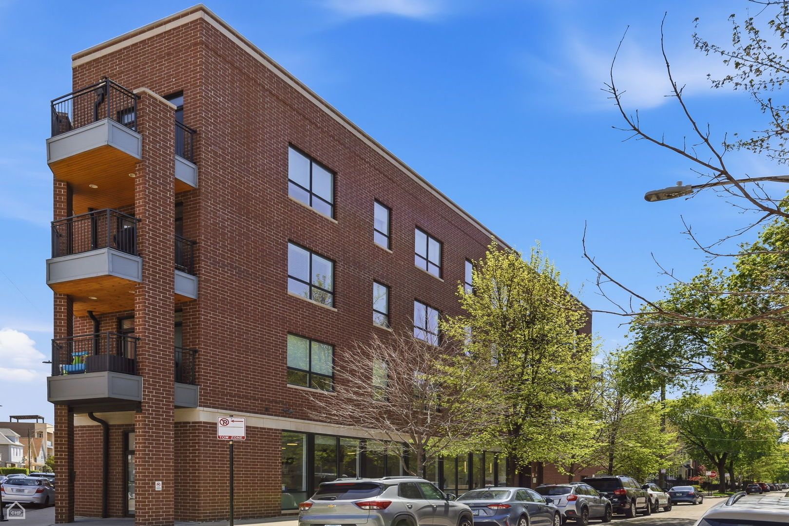 3047 N Oakley Avenue #205 — Chicago, IL 60618