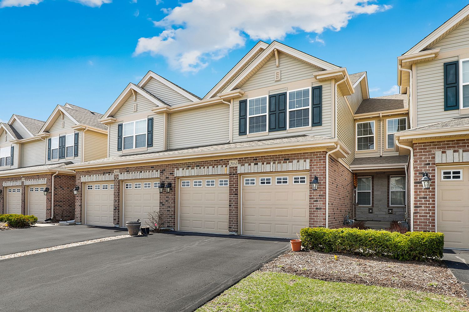 2051 Canyon Creek Court — Aurora, IL 60503