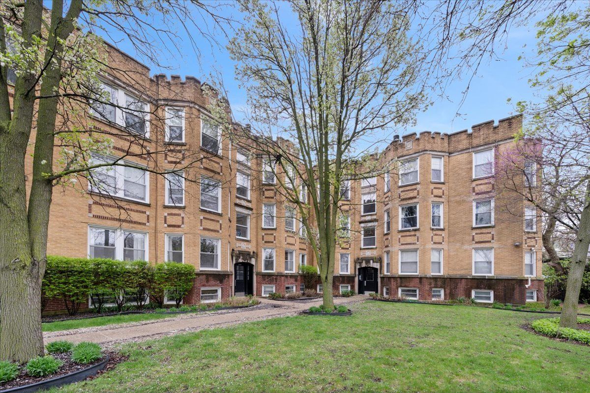 2579 W Montrose Avenue #1N — Chicago, IL 60618