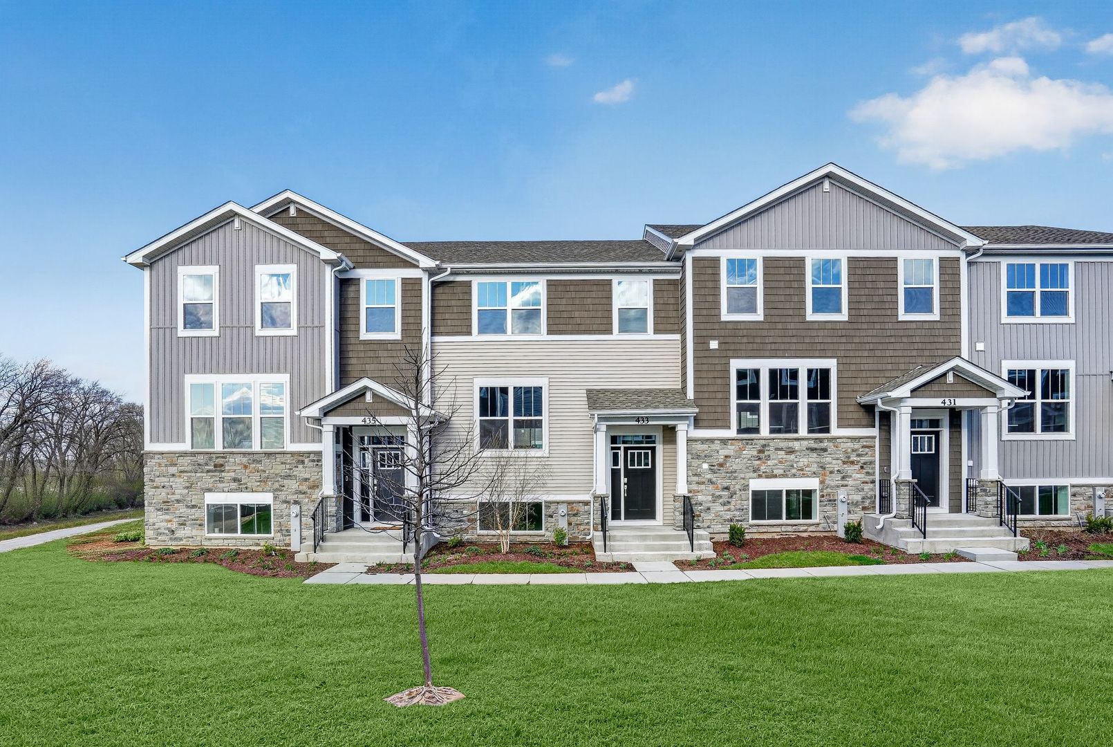 433 Red Oak Circle — Volo, IL 60020