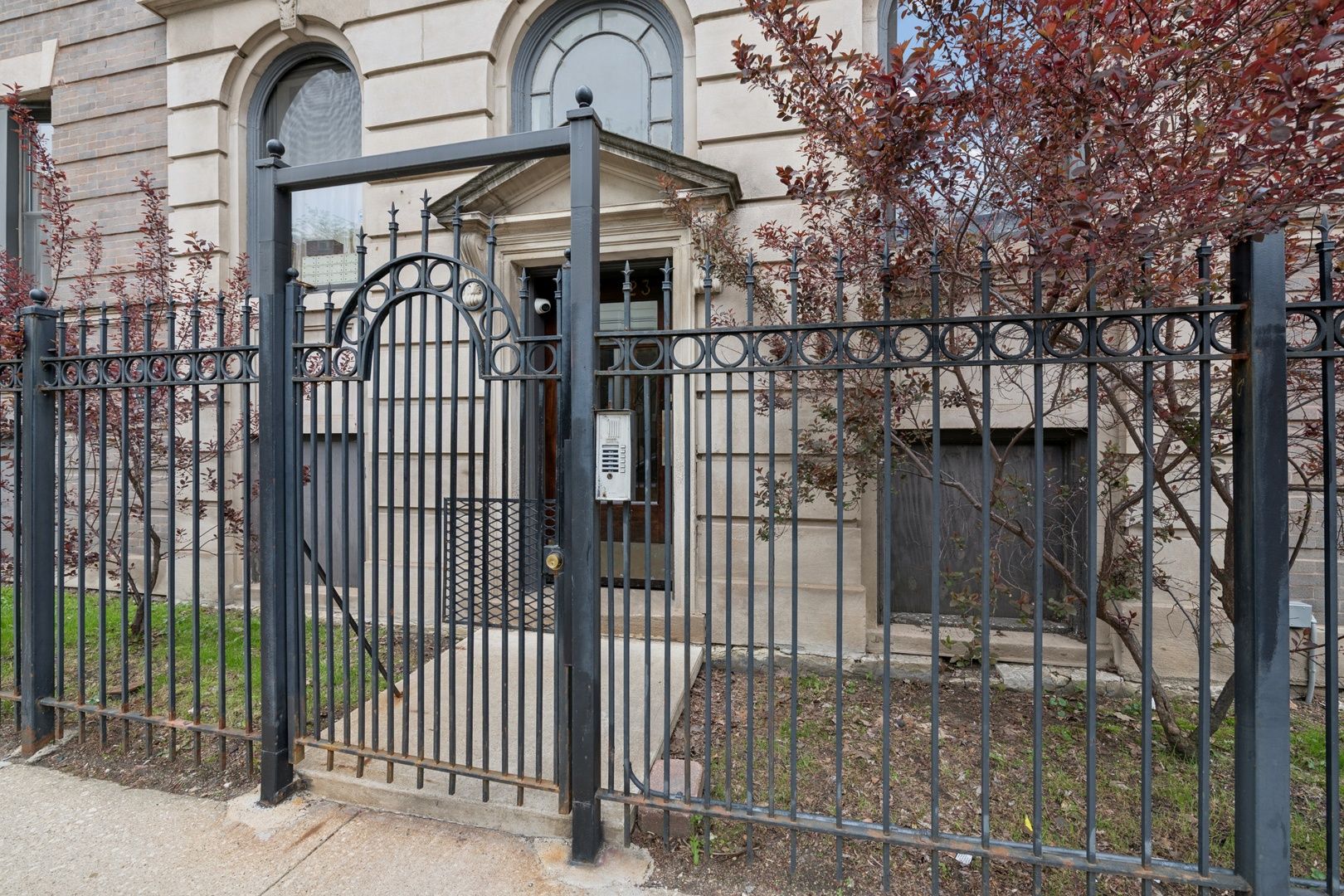 923 E 61st Street #2 — Chicago, IL 60637